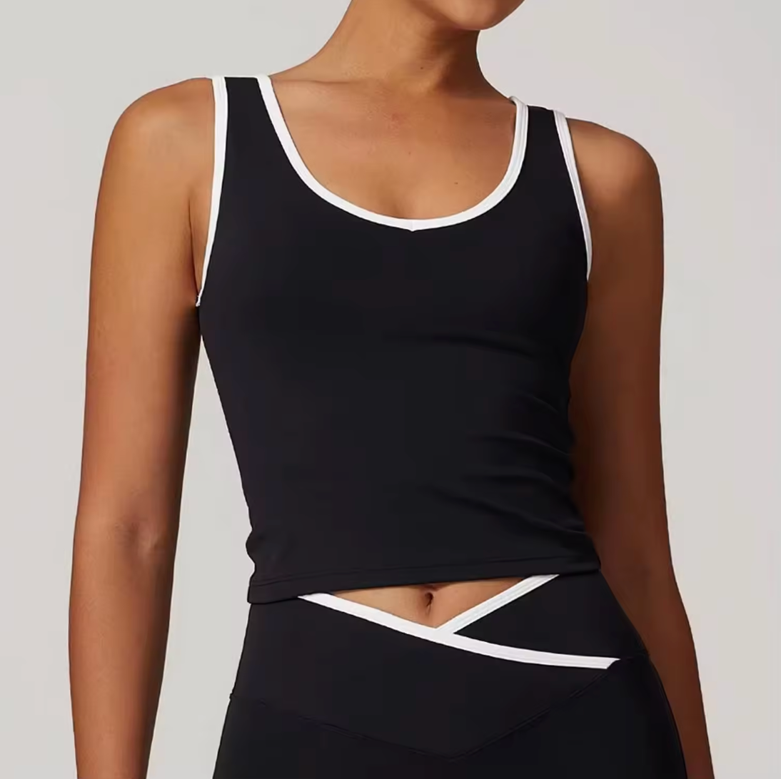 BEYOND Top Nero - outfit athleisure